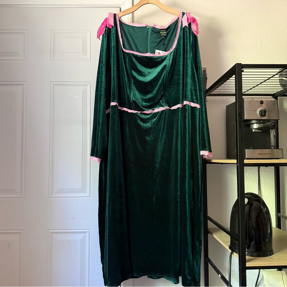 NWT LA’SHAUNAE x TUNNEL VISION emerald velvet velour 90’s knit midi dress